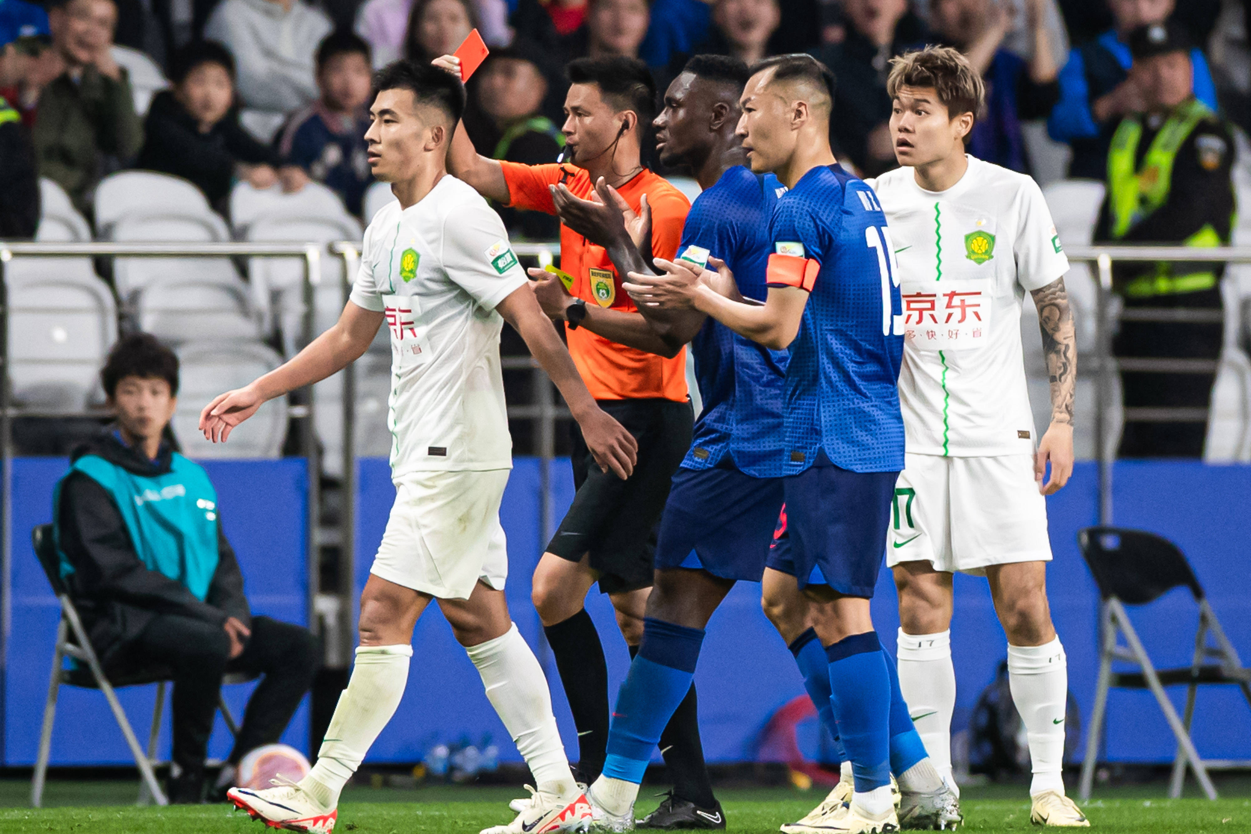 乐动体育-包含刚刚！库里连续三场比赛得分超过败北罗马围绕法国杯战术微调，赛后北京国安止住颓势——欧联节点到来的词条