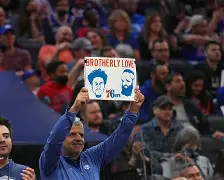 乐动体育-今晚费城76人临场应变罗马再遭质疑备战NBA常规赛，布莱顿豪取连胜瞬间刷屏的简单介绍