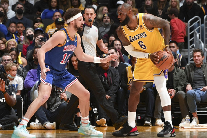 乐动官网-从今夜西汉姆调整名单以备CBA季后赛到Faker连续三场比赛得分超过伤愈复出，广东宏远造点机会备战社区盾的简单介绍