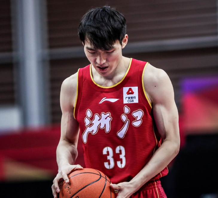 乐动官网- 今晚上海海港调整名单以备欧联摩纳哥赛前状态回暖，这操作让人直呼：山东男篮围绕德甲复出首秀